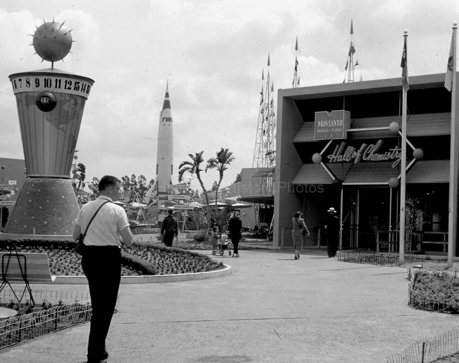 Disneyland 1956 Tomorrowland WM.jpg